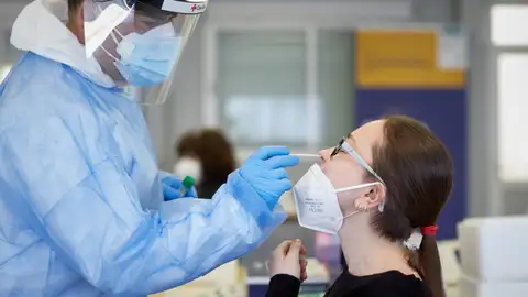 Las mujeres y pacientes con más de una enfermedad a la vez son más propensos al covid persistente Las mujeres y pacientes con más de una enfermedad a la vez son más propensos al covid persistente