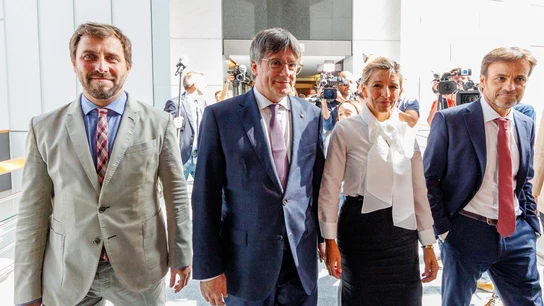 Jaumen Asens, primero por la derecha, junto a Yolanda Díaz, Carles Puigdemont y Antoni Comin Jaumen Asens, primero por la derecha, junto a Yolanda Díaz, Carles Puigdemont y Antoni Comin/ EFE/EPA/OLIVIER MATTHYS