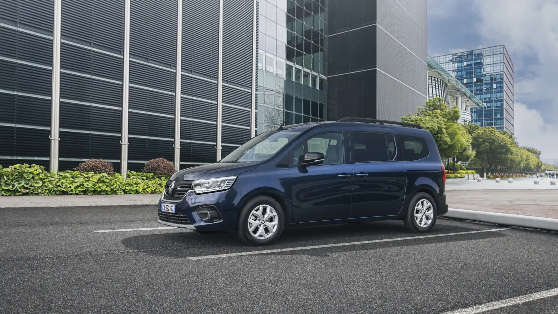 Renault Grand Kangoo 2024: más espacio, dos plazas adicionales y las mismas opciones de propulsión