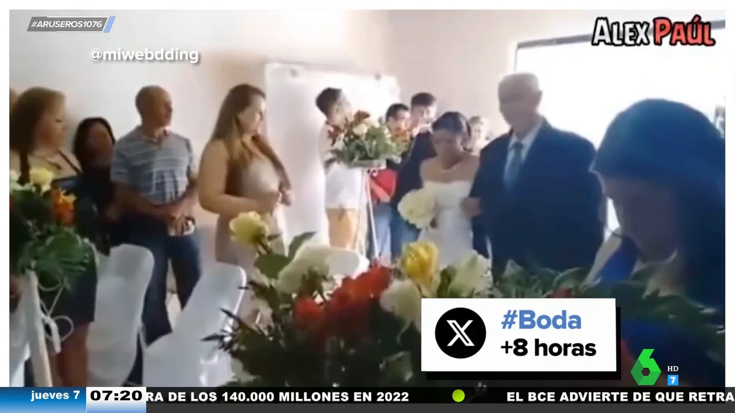 Cuando tu primo es el encargado de poner la música en tu boda: así toca la trompeta un familiar de los novios Cuando tu primo es el encargado de poner la música en tu boda: así toca la trompeta un familiar de los novios