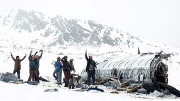 Escena de 'La sociedad de la nieve', la película de J. A. Bayona para Netflix.