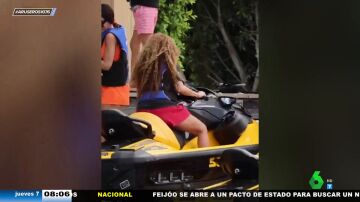 El susto de Shakira al estampar su moto de agua contra el muelle: así reaccionan los presentes