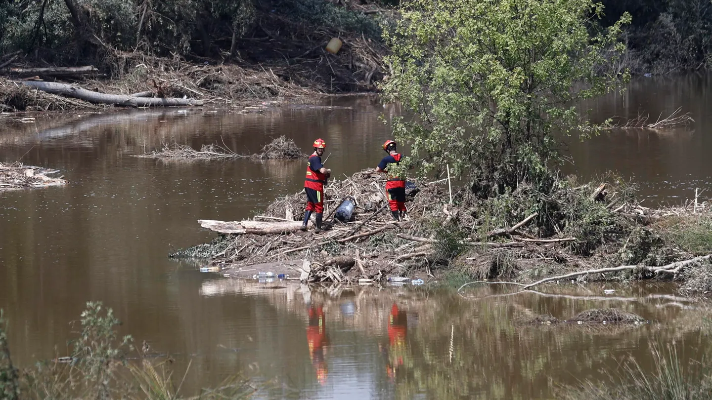 La Guardia Civil durante los trabajos de búsqueda del hombre desaparecido en Aldea del Fresno La Guardia Civil durante los trabajos de búsqueda del hombre desaparecido en Aldea del Fresno
