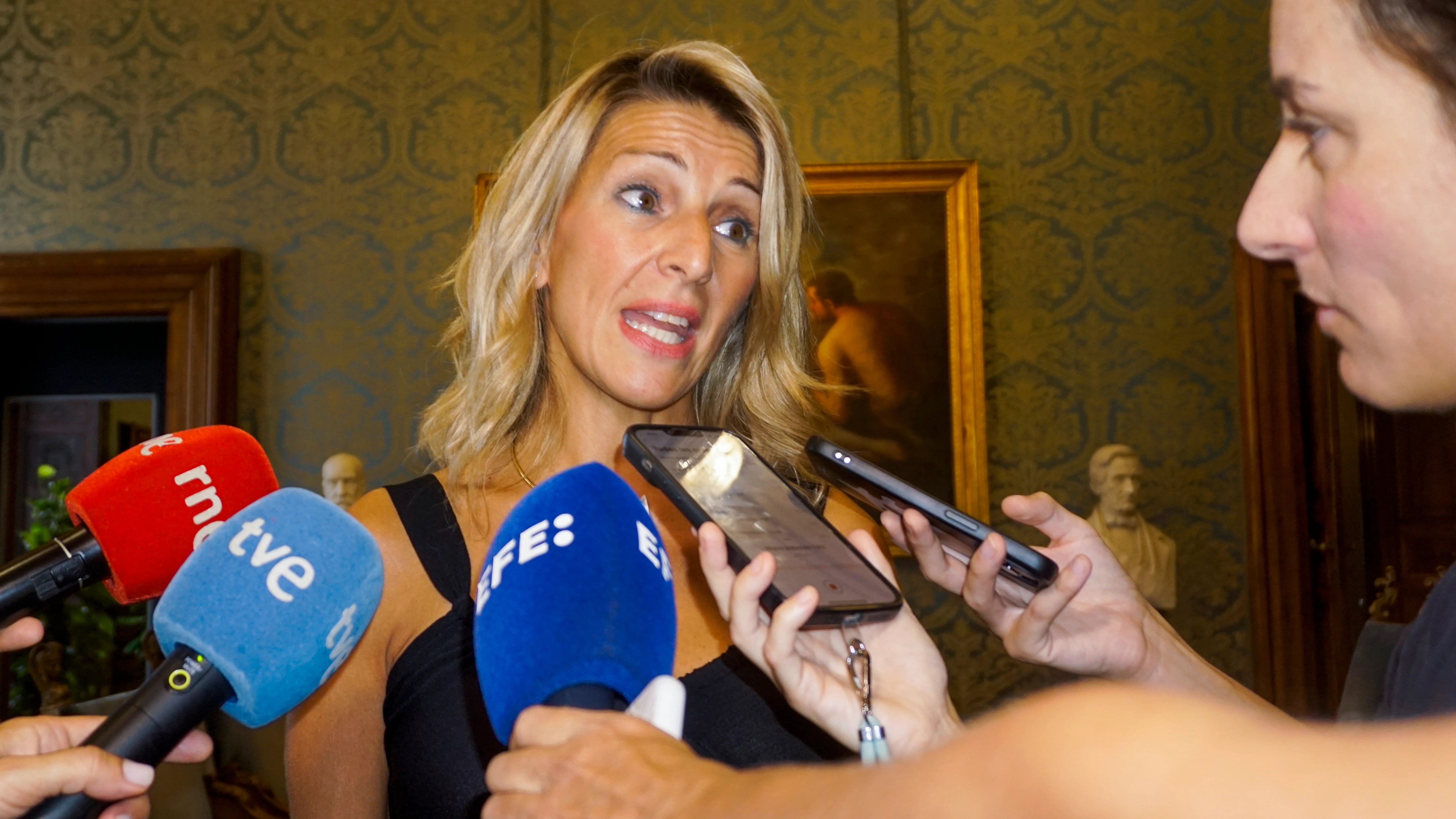 La vicepresidenta segunda del Gobierno en funciones, Yolanda Díaz, durante la presentación del libro 'Per una construzione della terra' en Roma.