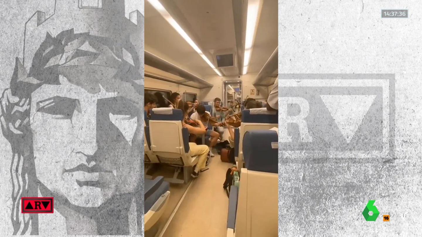 El bello gesto de unos jóvenes músicos de Jaén ante el retraso del tren en el que viajaban: magia en el vagón El bello gesto de unos jóvenes músicos de Jaén ante el retraso del tren en el que viajaban: magia en el vagón