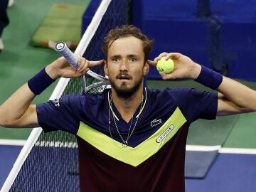 Daniil Medvedev, con las manos en los oídos