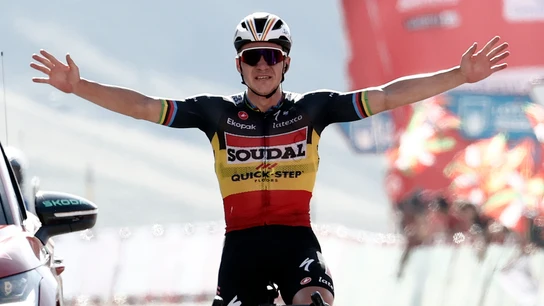 Remco Evenepoel, al cruzar la línea de meta Remco Evenepoel, al cruzar la línea de meta