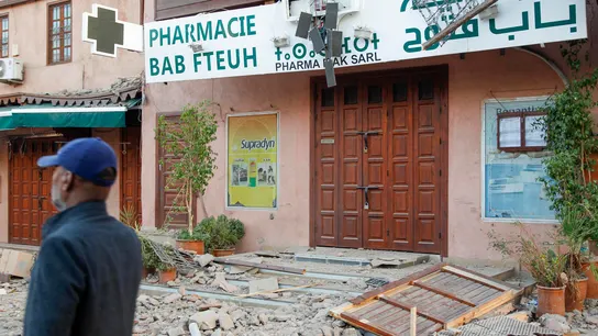 Fachada derruida en una calle de Marrakech Fachada derruida en una calle de Marrakech