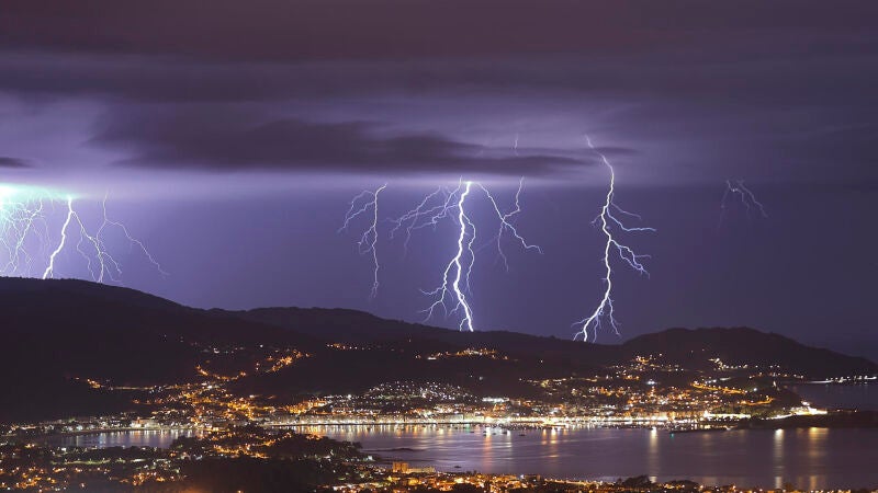 Encuentran una explicación a los fenómenos atmosféricos que provocan la caída de rayos