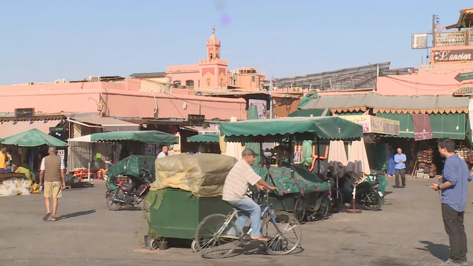 "Tengo miedo de entrar en mi casa": desolación en Marrakech, una ciudad llena de escombros tras el terremoto