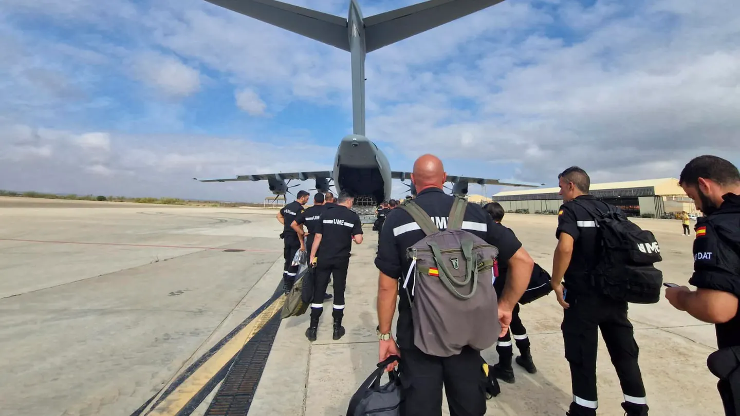 Equipo de la UME que despegó este domingo desde la Base Aérea de Zaragoza Equipo de la UME que despegó este domingo desde la Base Aérea de Zaragoza