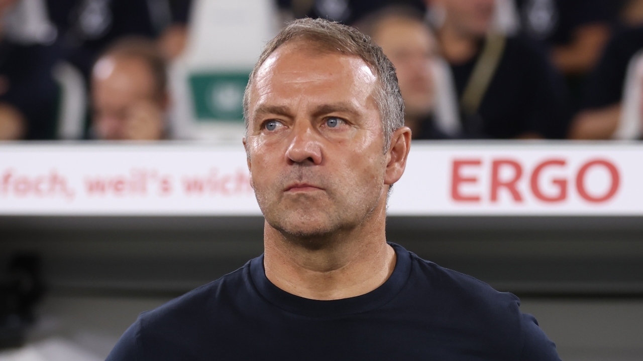 Hansi Flick wurde nach dem Scheitern gegen Japan als Deutschland-Trainer entlassen Hansi Flick wurde nach dem Scheitern gegen Japan als Deutschland-Trainer entlassen