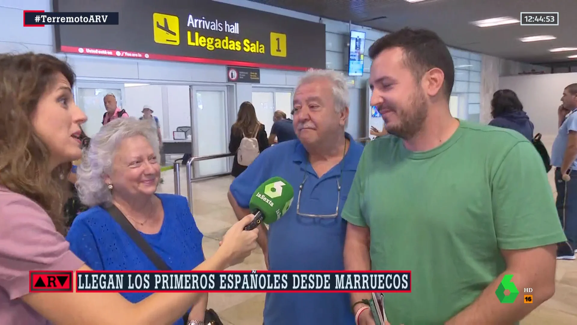 La emoción de unos padres al ver a su hijo volver de Marruecos tras el terremoto