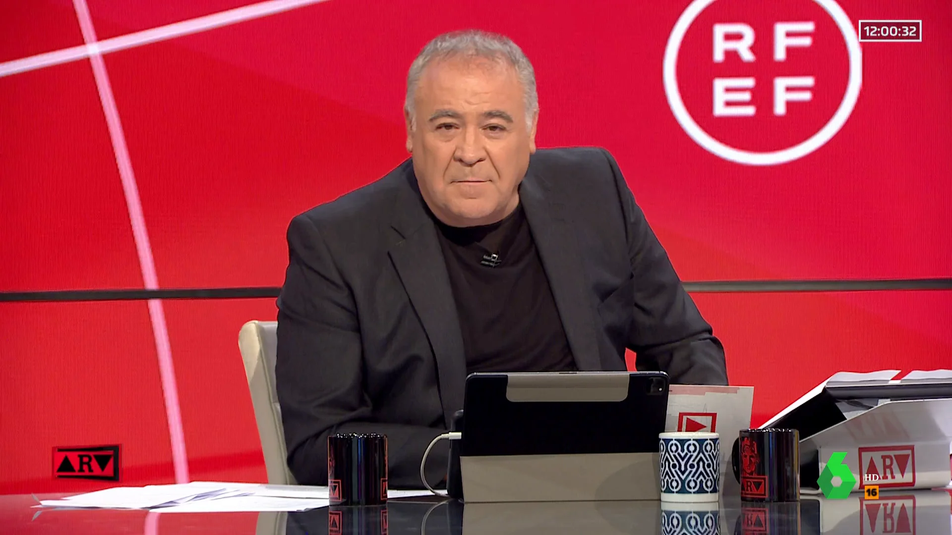 La reacción de Ferreras tras escuchar a Rubiales hablar de su dimisión: "Un poco más y pide una medalla"