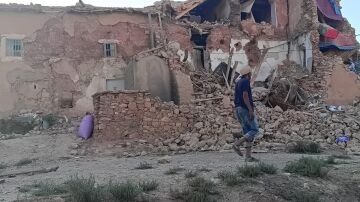 Así trabajan los bomberos españoles en una aldea arrasada por el terremoto: "No ha quedado ninguna persona viva"