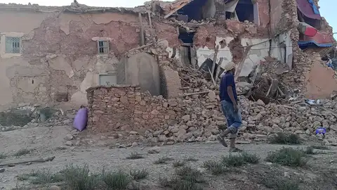 Así trabajan los bomberos españoles en una aldea arrasada por el terremoto: "No ha quedado ninguna persona viva"