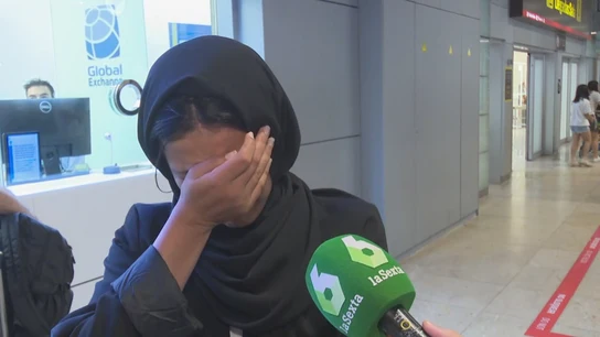 Imagen de una joven que regresa a España desde Marrakech tras el terremoto. Imagen de una joven que regresa a España desde Marrakech tras el terremoto.