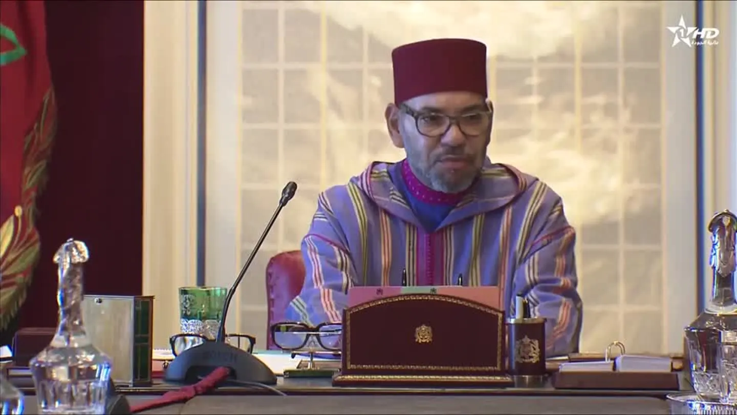 El rey Mohamed VI presidiendo la reunión del gobierno para analizar los efectos del terremoto El rey Mohamed VI presidiendo la reunión del gobierno para analizar los efectos del terremoto/ AL OULA TV/ vía Reuters
