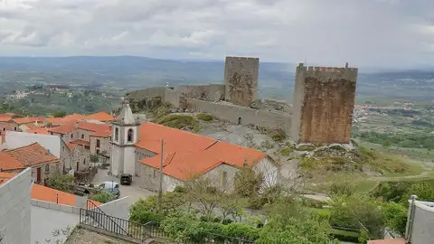 Panorámica del Castillo de Linhares da Beira Panorámica del Castillo de Linhares da Beira