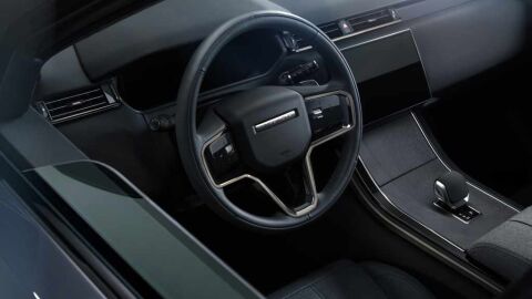 Imagen interior del Range Rover Velar 2023.