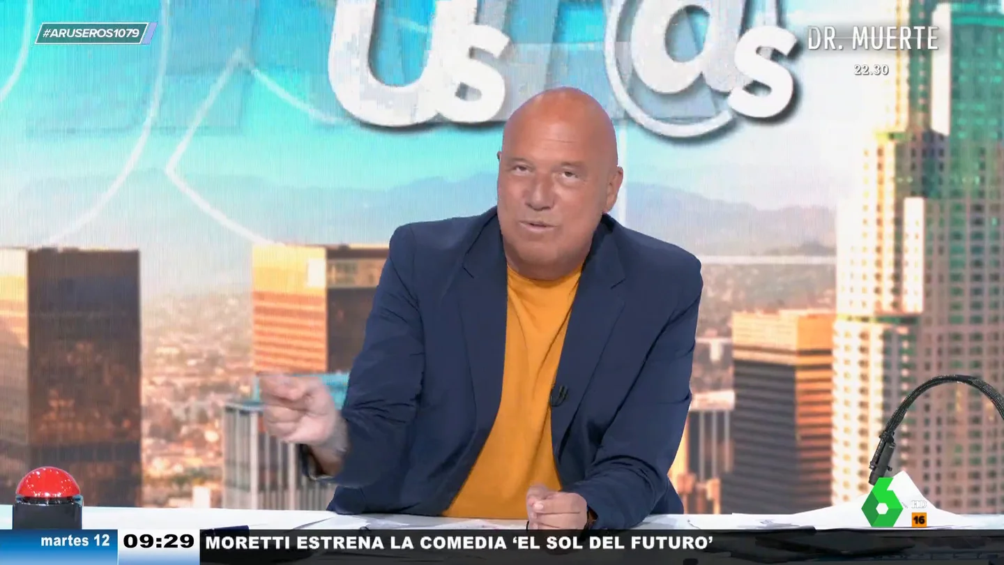 El cómico pique de Alfonso Arús con Boris Izaguirre: "Lleva un programa y ya tiene una mesa mejor" El cómico pique de Alfonso Arús con Boris Izaguirre: "Lleva un programa y ya tiene una mesa mejor"