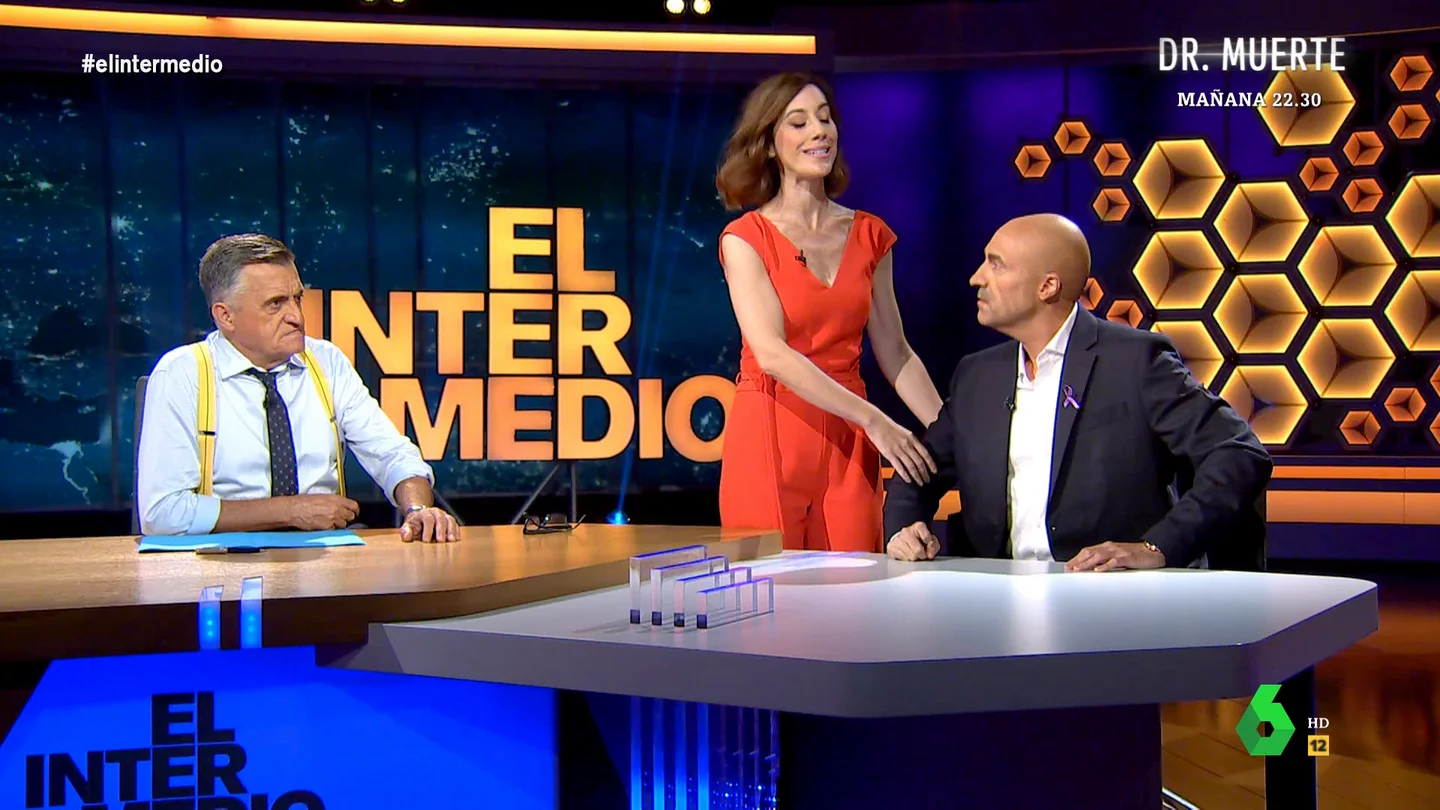 Cristina Gallego echa a 'Rubiales' de El Intermedio: "Piense en el Mundial, pero no en el de 2030, sino en el ridículo que ha hecho" Cristina Gallego echa a 'Rubiales' de El Intermedio: "Piense en el Mundial, pero no en el de 2030, sino en el ridículo que ha hecho"