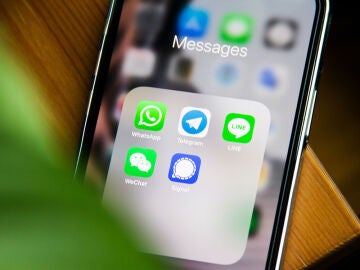 Varias apps de mensajería en un móvil