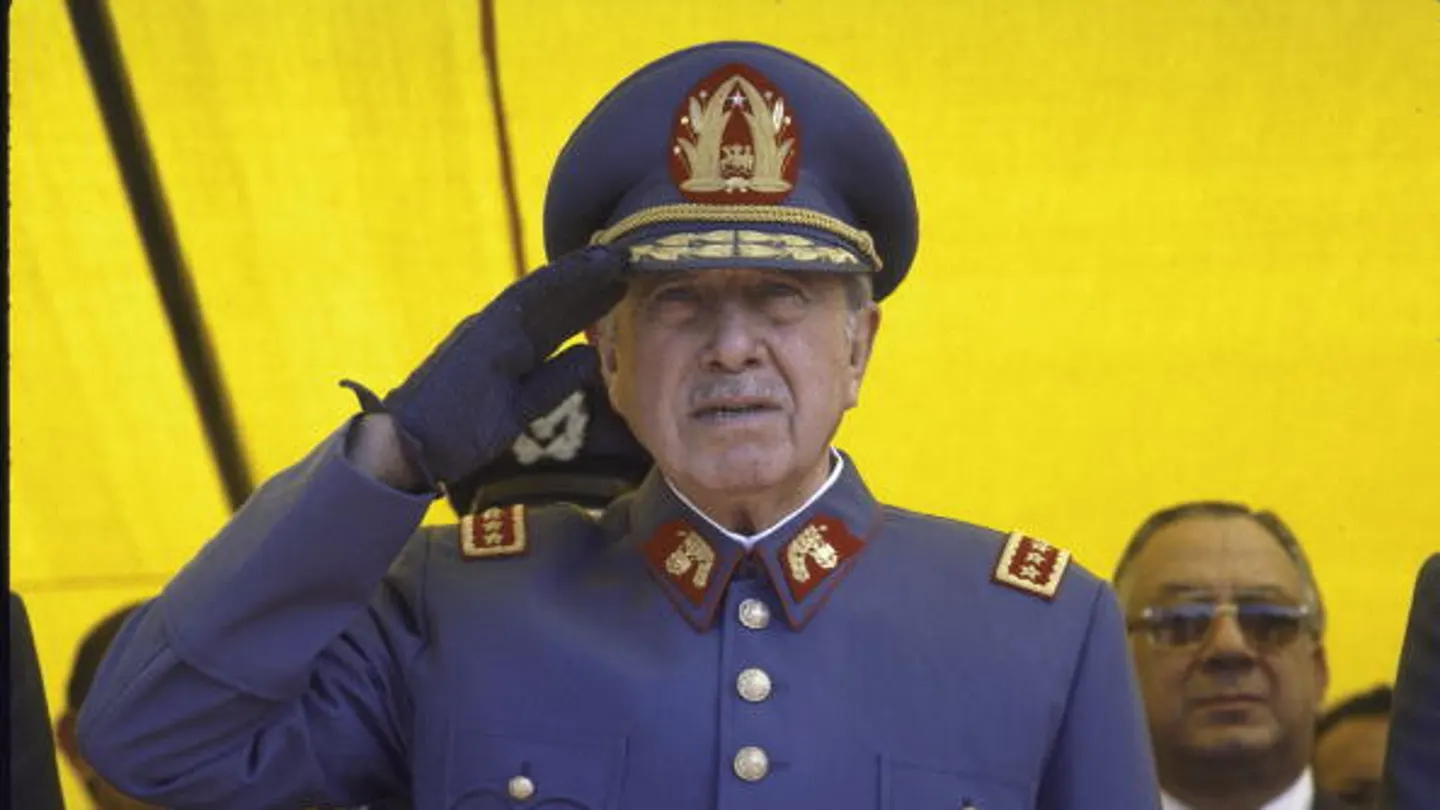 Retiran la Gran Cruz al Mérito Militar al dictador chileno Pinochet Retiran la Gran Cruz al Mérito Militar al dictador chileno Pinochet