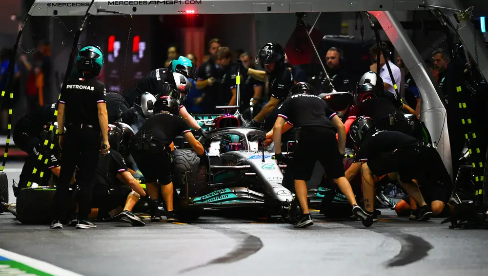 Parada en boxes de Mercedes en el GP de Singapur 2022