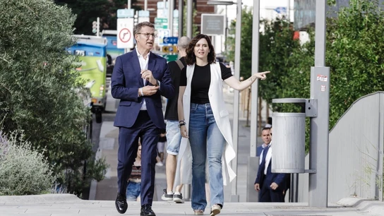 El líder del Partido Popular, Alberto Núñez Feijóo, junto a la presidenta del PP de Madrid, Isabel Díaz Ayuso. El líder del Partido Popular, Alberto Núñez Feijóo, junto a la presidenta del PP de Madrid, Isabel Díaz Ayuso.