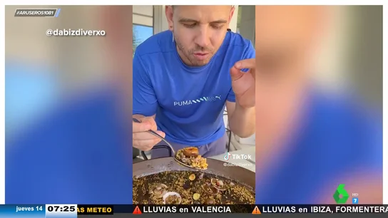 Dabiz Muñoz cocina una 'paella gallega' con papas canarias y desata la polémica en redes Dabiz Muñoz cocina una 'paella gallega' con papas canarias y desata la polémica en redes