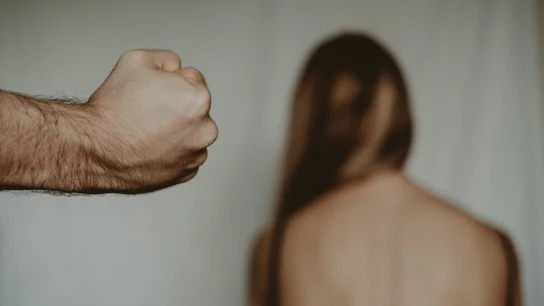 "Mejor con él, aunque me pegara": un estudio alerta del aumento de adolescentes que normalizan la violencia machista. "Mejor con él, aunque me pegara": un estudio alerta del aumento de adolescentes que normalizan la violencia machista.