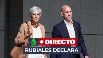 Luis Rubiales y su abogada, Olga Tubau, llegan a la Audiencia Nacional