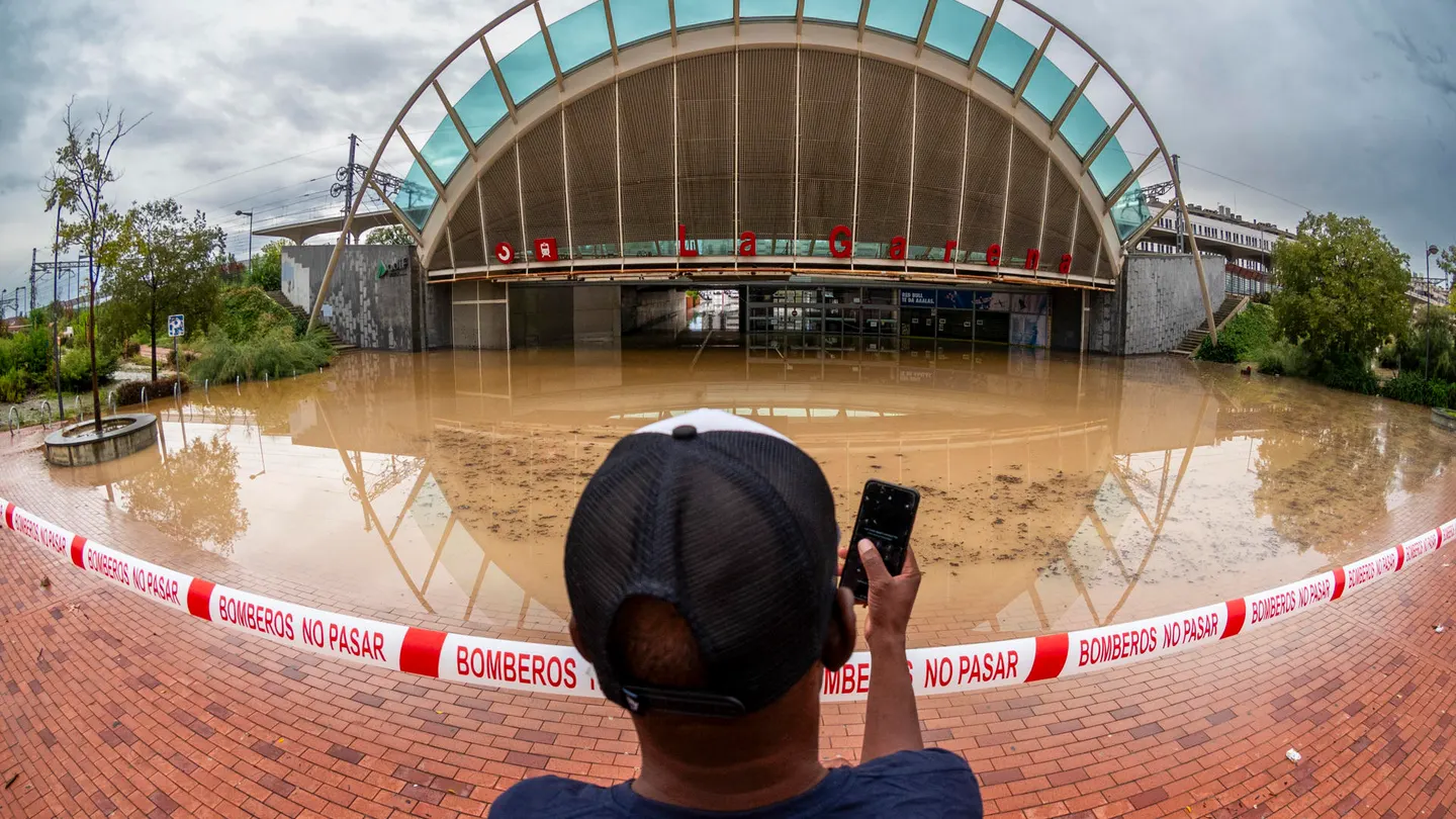 La tormenta provoca cortes en el Metro de Madrid y fuertes atascos. La tormenta provoca cortes en el Metro de Madrid y fuertes atascos.