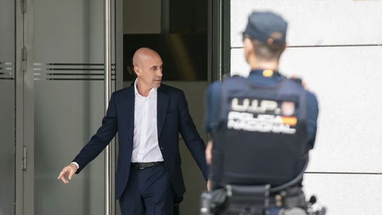 El expresidente de la Real Federación Española de Fútbol (RFEF), Luis Rubiales, sale de declarar de la Audiencia Nacional, a 15 de septiembre de 2023. El expresidente de la Real Federación Española de Fútbol (RFEF), Luis Rubiales, sale de declarar de la Audiencia Nacional, a 15 de septiembre de 2023.