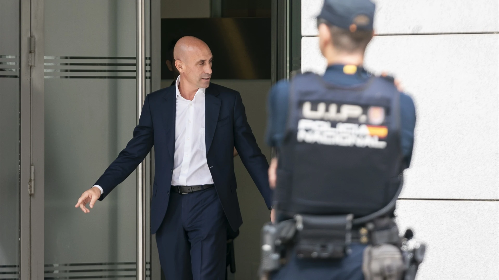 El expresidente de la Real Federación Española de Fútbol (RFEF), Luis Rubiales, sale de declarar de la Audiencia Nacional, a 15 de septiembre de 2023.