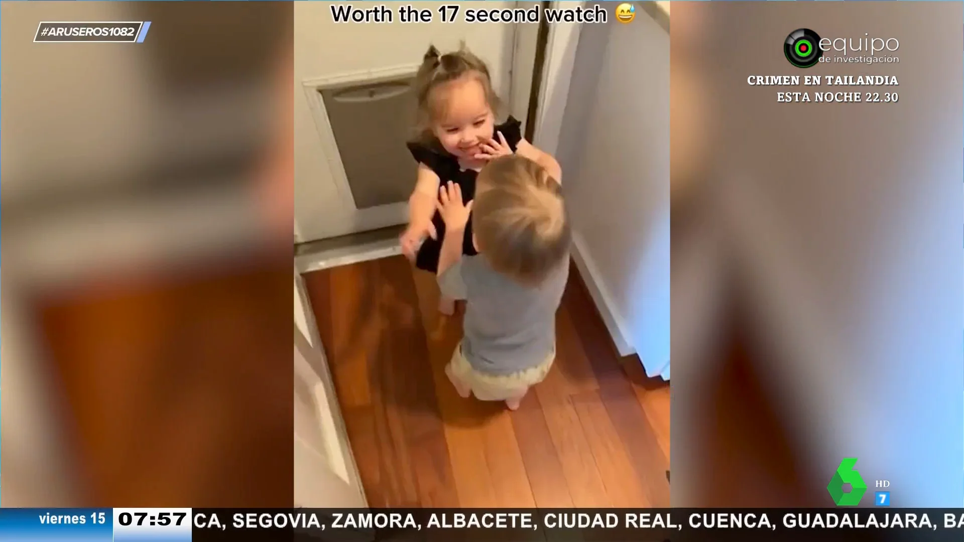 La reacción viral de un niño cuando su hermana llora al darse un golpe