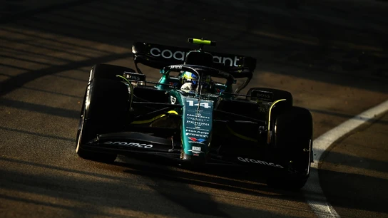 Fernando Alonso con Aston Martin Fernando Alonso con Aston Martin