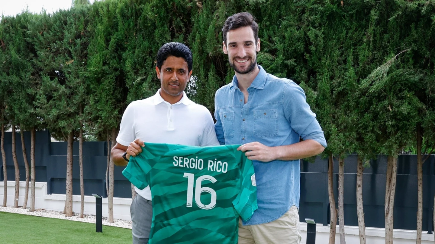 Al-Khelaifi, con Sergio Rico Al-Khelaifi, con Sergio Rico