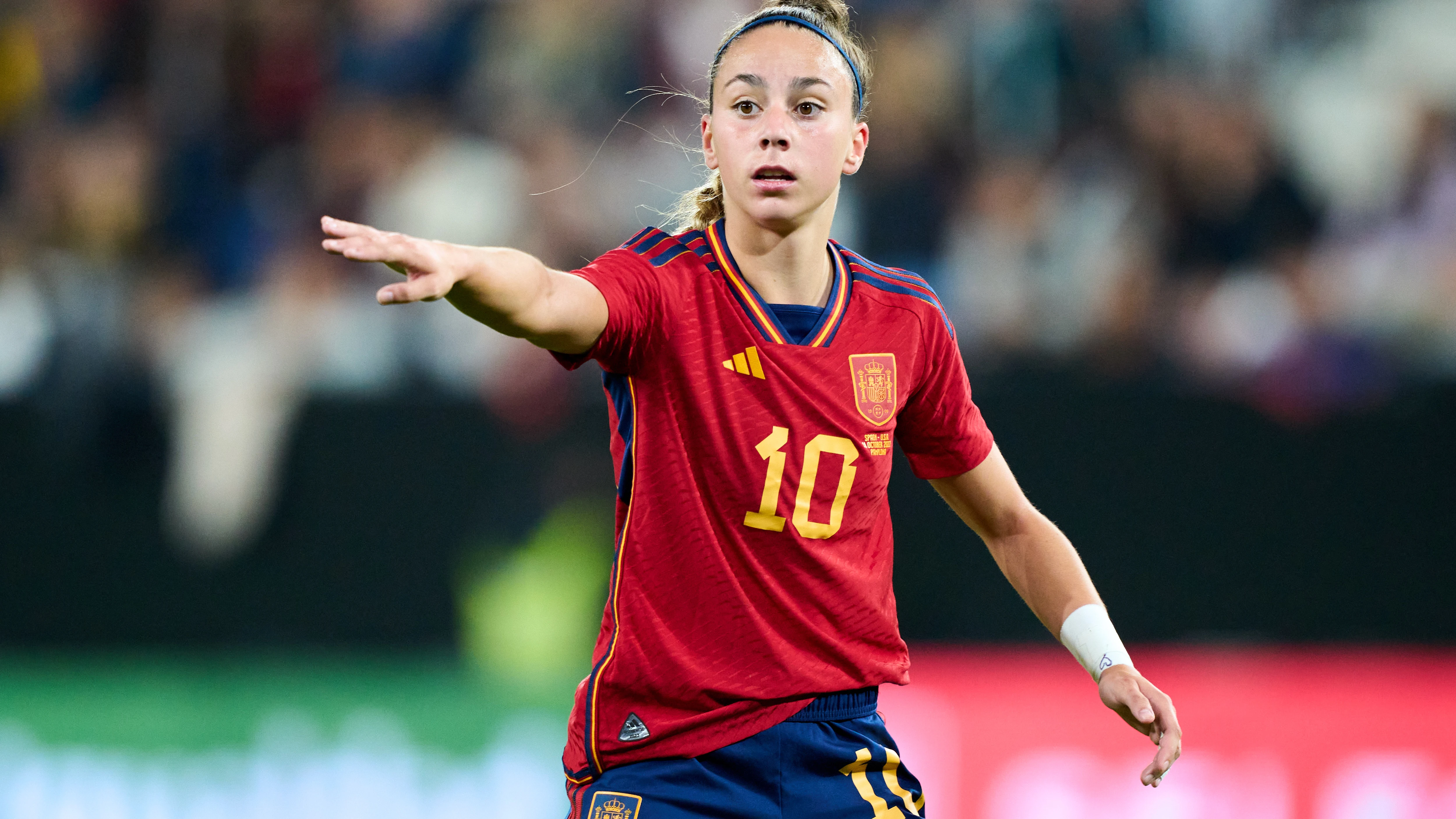 Athenea del Castillo, durante un partido con la Selección