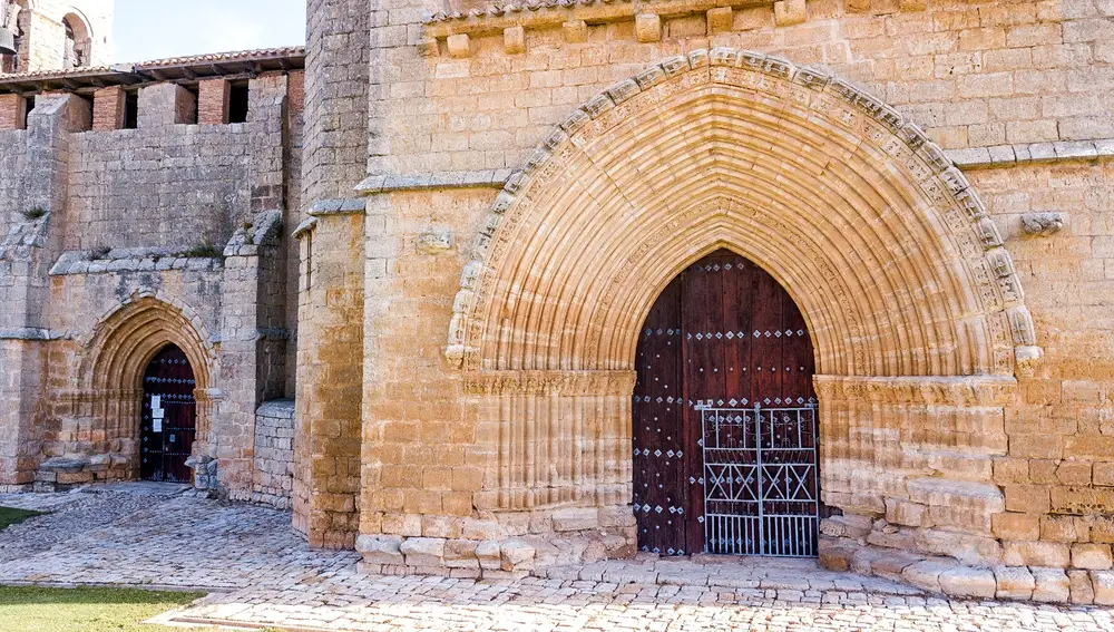 Puerta de la Iglesia de Nuestra Señora de los Reyes de Grijalba