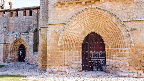 Puerta de la Iglesia de Nuestra Señora de los Reyes de Grijalba Puerta de la Iglesia de Nuestra Señora de los Reyes de Grijalba