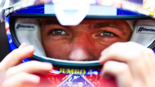 Verstappen, tras su casco Verstappen, tras su casco