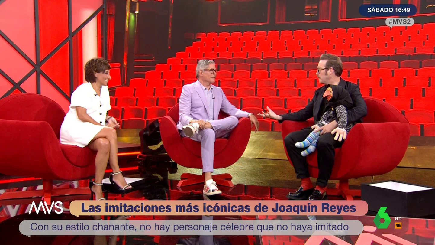 El ataque de risa de Adela González con Joaquín Reyes en directo: "Es que me hace mucha gracia" El ataque de risa de Adela González con Joaquín Reyes en directo: "Es que me hace mucha gracia"