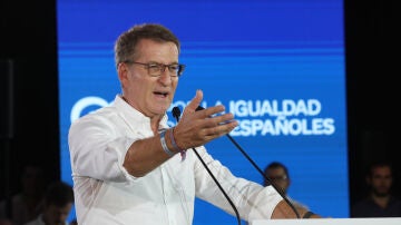 El presidente del PP, Alberto Núñez Feijoo, durante su intervención en Santiago de Compostela