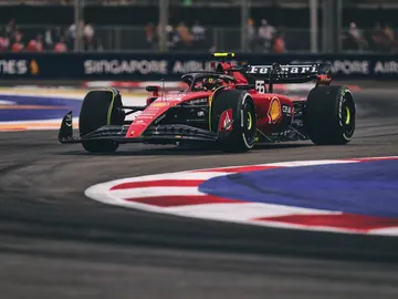 Carlos Sainz pone fin al dominio de Red Bull con una magnífica victoria en Singapur Carlos Sainz pone fin al dominio de Red Bull con una magnífica victoria en Singapur