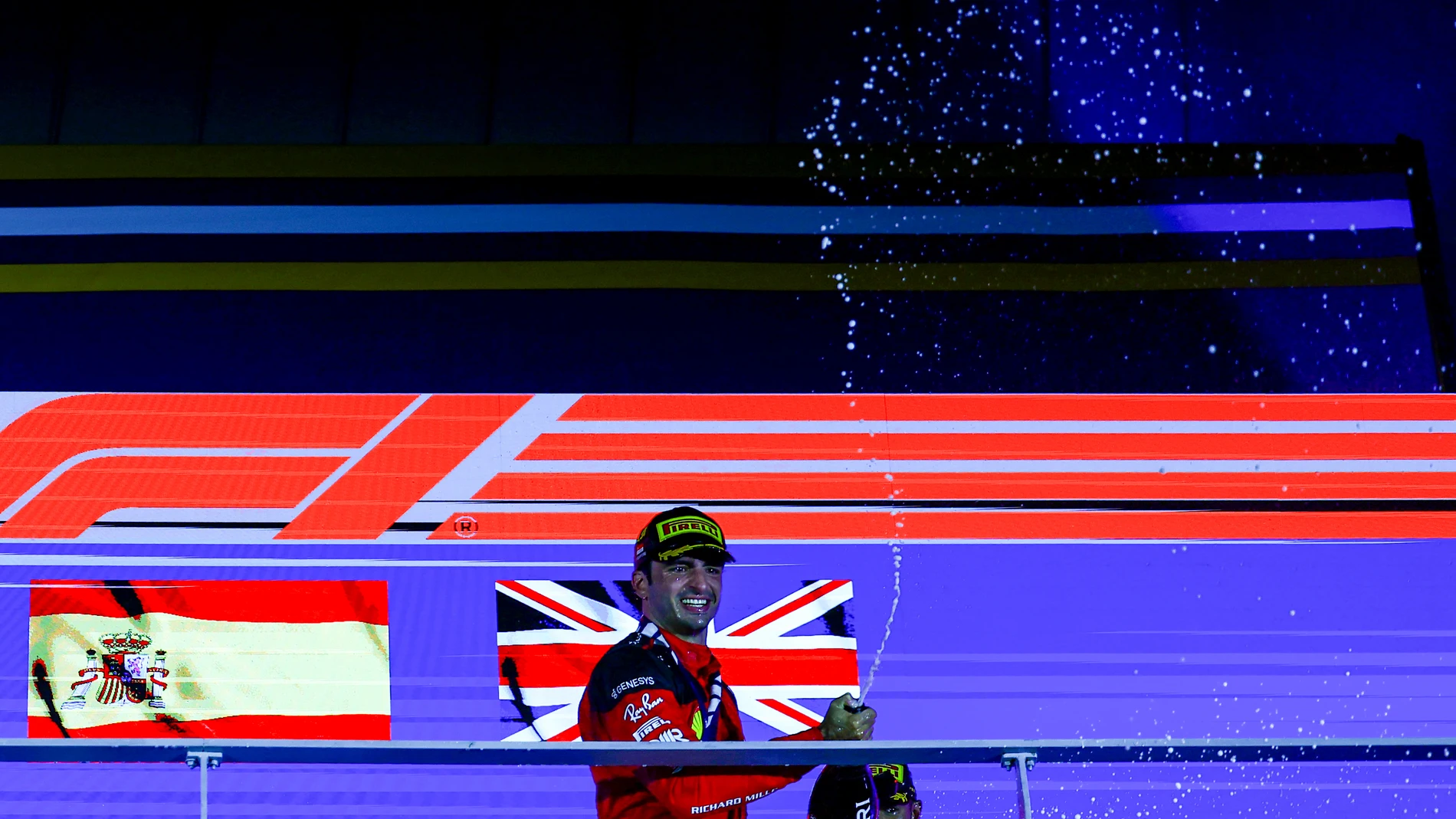 Carlos Sainz en el podio de Singapur