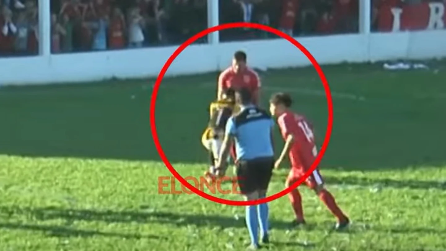 Agresión en los testículos en el fútbol argentino Agresión en los testículos en el fútbol argentino