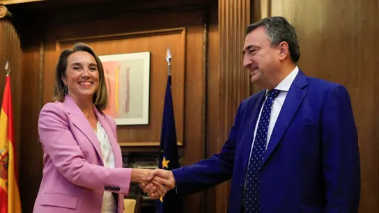 La portavoz parlamentaria del PP, Cuca Gamarra, reunida con el portavoz del PNV en el Congreso, Aitor Esteban. La portavoz parlamentaria del PP, Cuca Gamarra, reunida con el portavoz del PNV en el Congreso, Aitor Esteban.