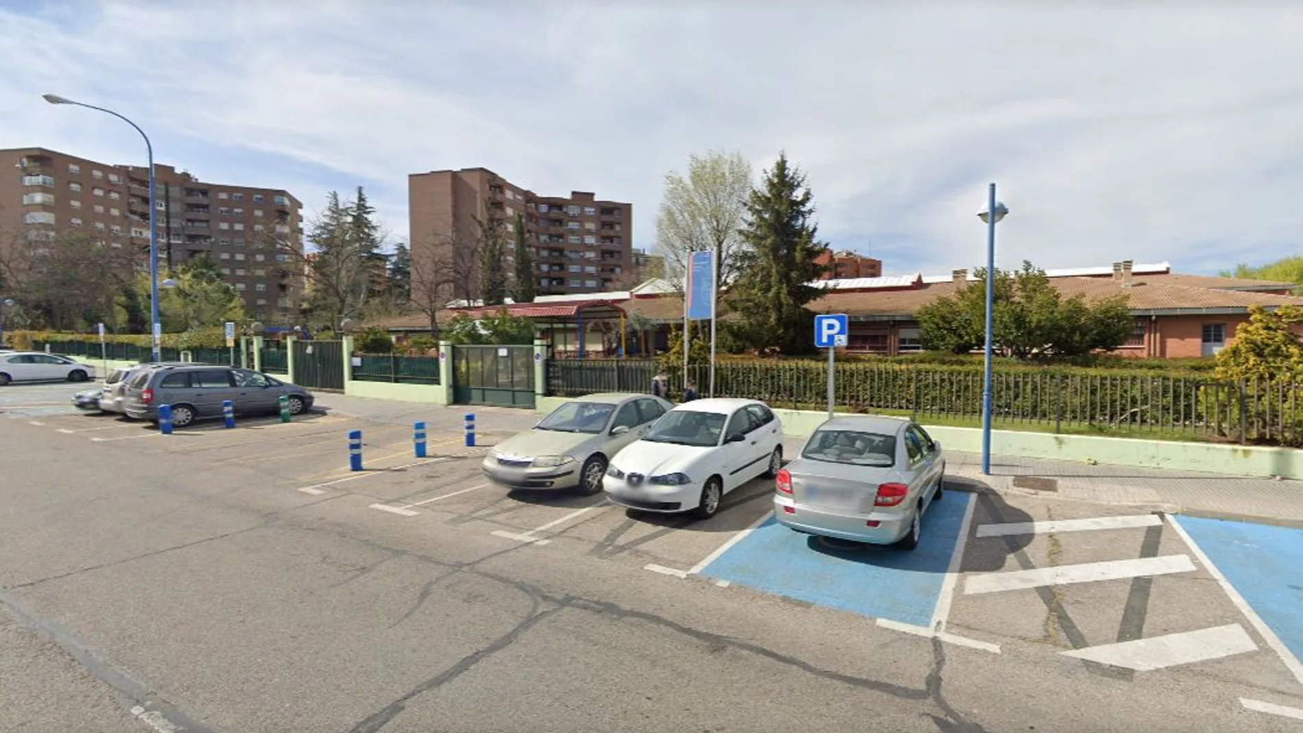 Fachada del centro Alfonso X El Sabio, colegio de Educación Especial al que va el niño olvidado en un autobús
